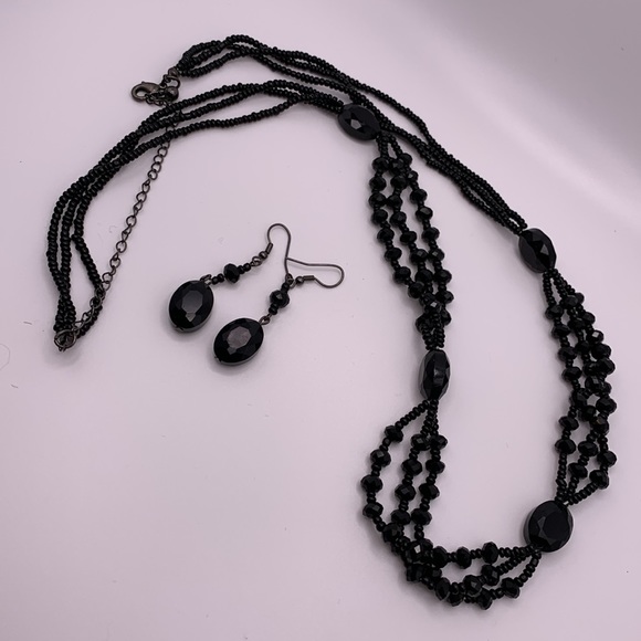 💰2/$40💰Vintage Black Glass Beads Necklace & Earrings Set - Picture 1 of 6